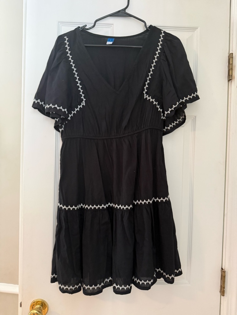 Oldnavy dress w/ embroidered details